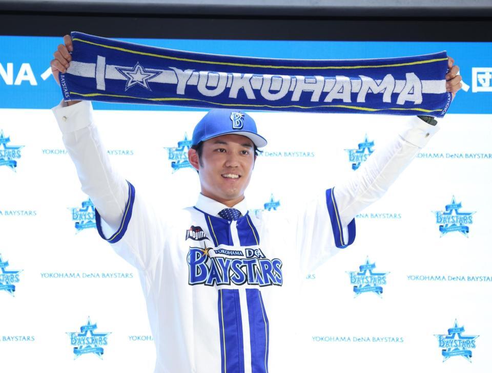 　入団会見に臨んだ藤浪（撮影・金田祐二）