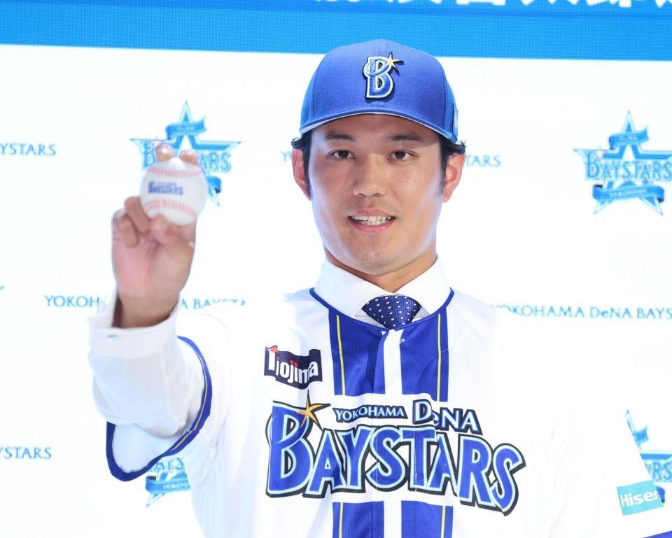 　入団会見に臨んだ藤浪（撮影・金田祐二）