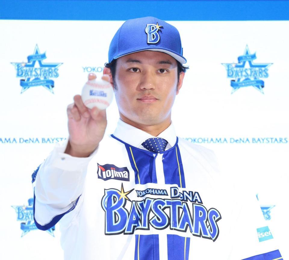 　入団会見に臨んだ藤浪（撮影・金田祐二）