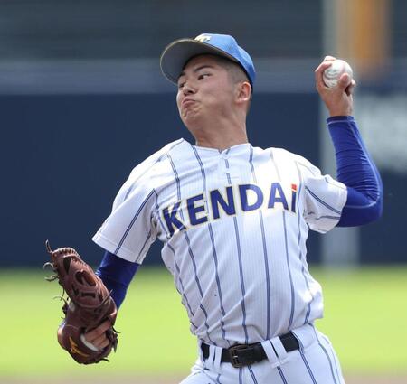 昨春選抜Ｖ腕の健大高崎・佐藤龍月が左肘手術から復活登板で最速１４７キロ１回無失点　拍手の中マウンドへ「感動しました」