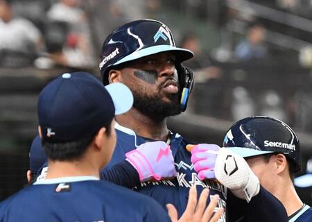 【動画】レイエスがリーグ20号一番乗りでゴリラポーズ!逆方向へパワーで運ぶ