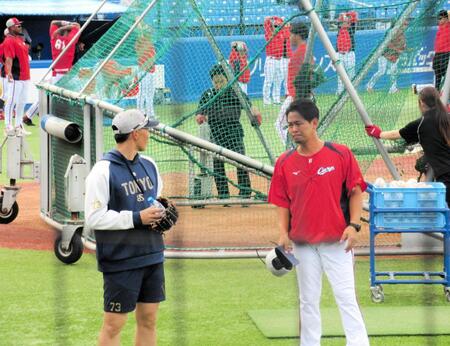 ヤクルト・嶋ヘッドコーチが広島首脳陣やスタッフからあいさつ詣で受ける