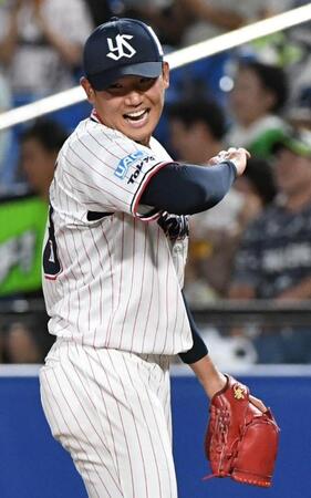 　７回を３安打無失点に抑え笑顔を見せる奥川（撮影・佐藤厚）