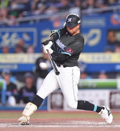 　３回、左前打を放つ上田（撮影・開出牧）