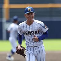 　６回に登板し無失点に抑えた健大高崎・佐藤龍月（撮影・佐々木彰尚）