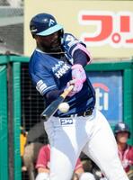 　３回、レイエスが右越えに本塁打を放つ