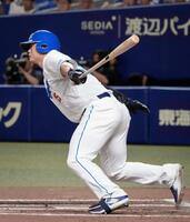　６回、細川が左前に決勝の２点打を放つ