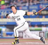 　３回、空振り三振に倒れる杉本（撮影・開出牧）