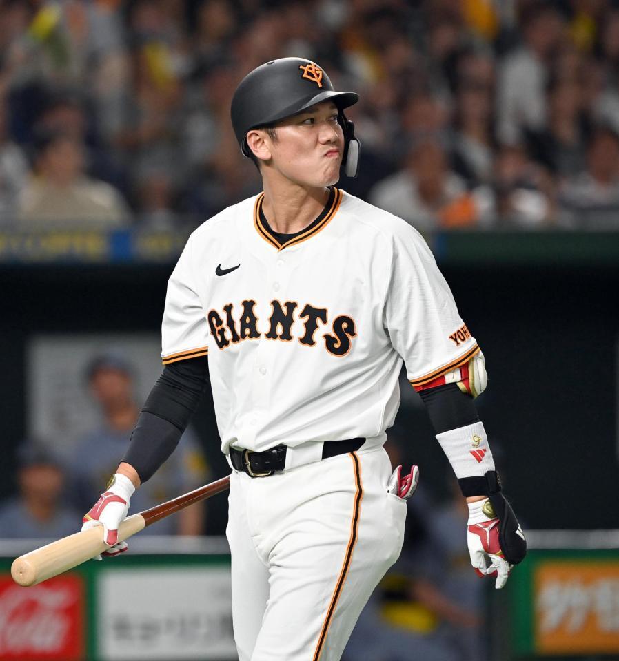 　１０回、空振り三振に倒れた代打・坂本