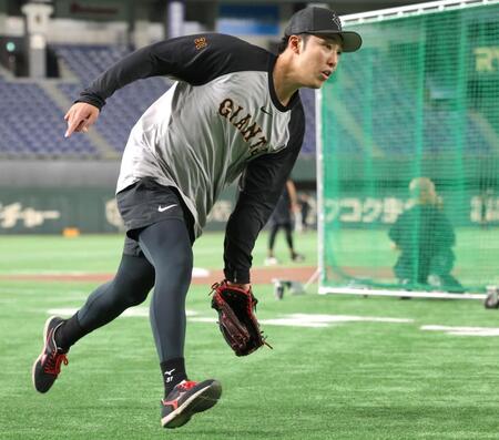 　ノックを受ける赤星（撮影・西岡正）