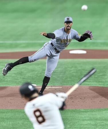 　１回、丸を打ち取るデュプランティエ（撮影・田中太一）