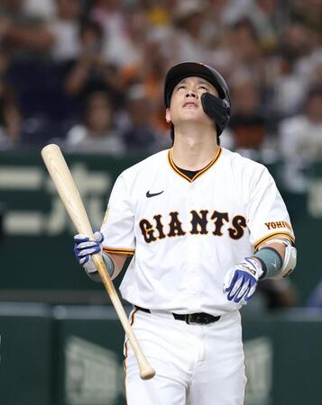 　４回、スリーバント失敗で悔しそうな表情の小林