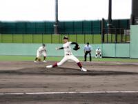 　２回を無失点に抑えた大阪桐蔭・吉岡