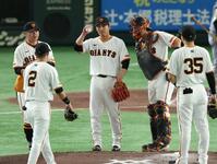 　４回、ピンチで厳しい表情の赤星（撮影・金田祐二）