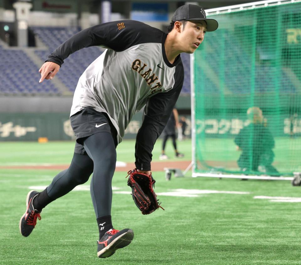 　ノックを受ける赤星（撮影・西岡正）