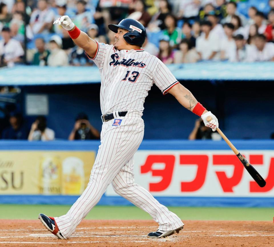 　１回、オスナが中越えに同点３ランを放つ