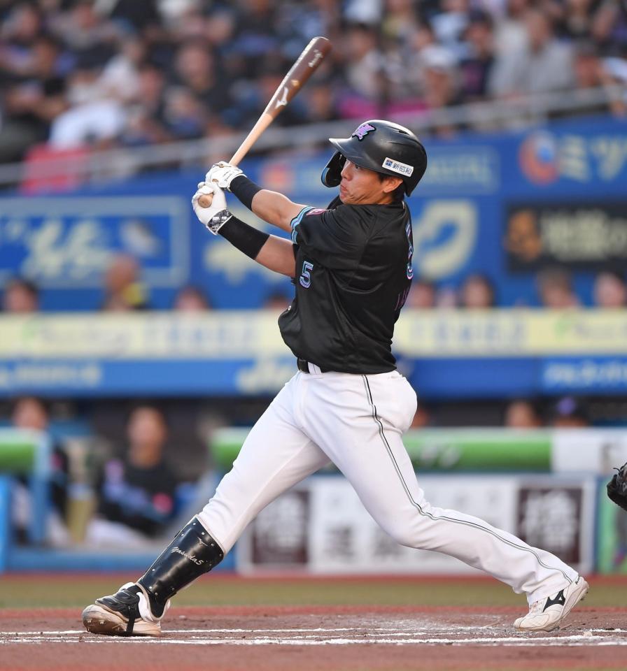 　１回、中越え二塁打を放つ安田（撮影・開出牧）