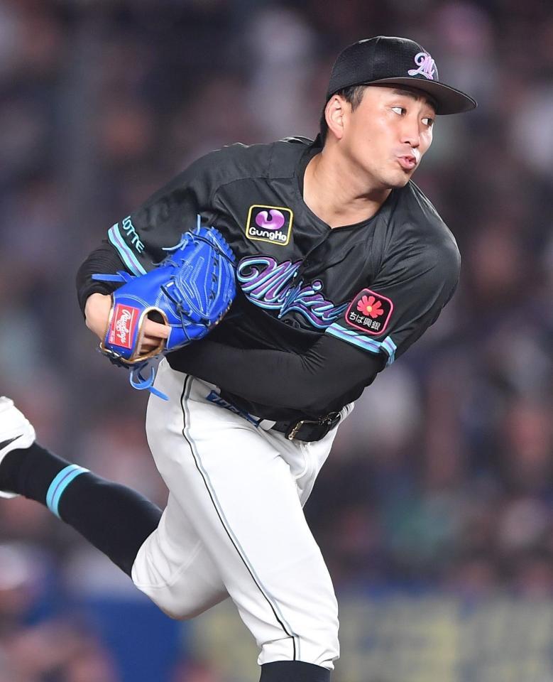 　力投する小島（撮影・開出牧）