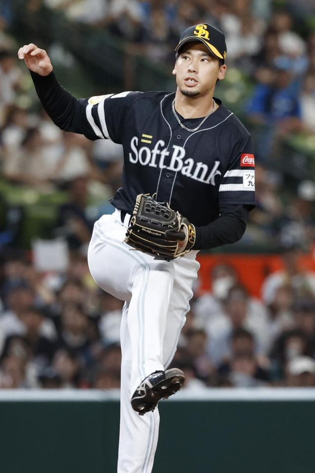 　３回途中から登板し、今季初勝利を挙げたソフトバンク・尾形