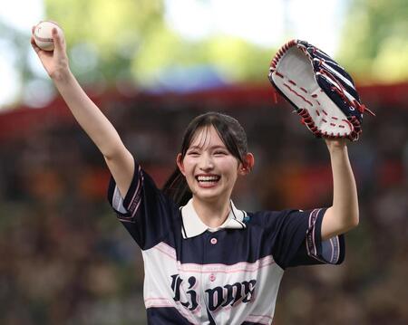 　笑顔を見せる超ときめき♡宣伝部・菅田愛貴（撮影・佐々木彰尚）