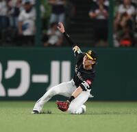 　３回、西川の中飛を好捕する周東（撮影・佐々木彰尚）