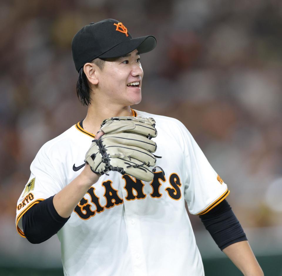 　１回、ピンチをしのぎ、笑顔を見せる井上（撮影・西岡正）