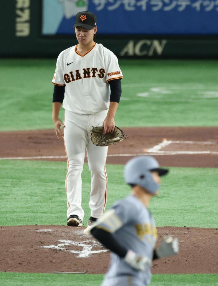 　２回、小幡に先制ソロを浴びがっくりの井上（撮影・金田祐二）