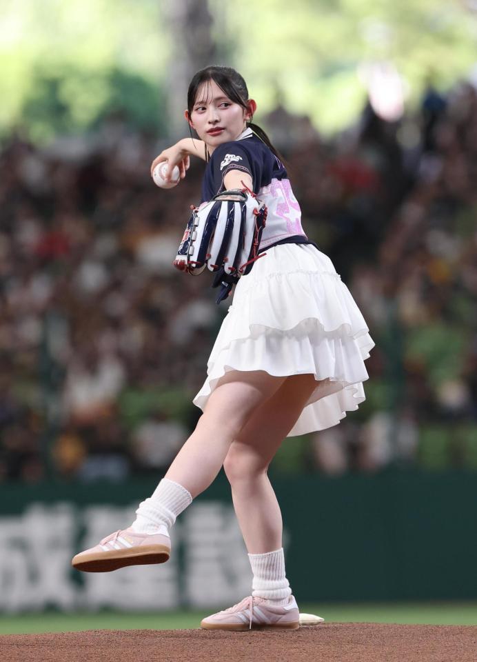 　セレモニアルピッチを務めた超ときめき♡宣伝部・菅田愛貴（撮影・佐々木彰尚）