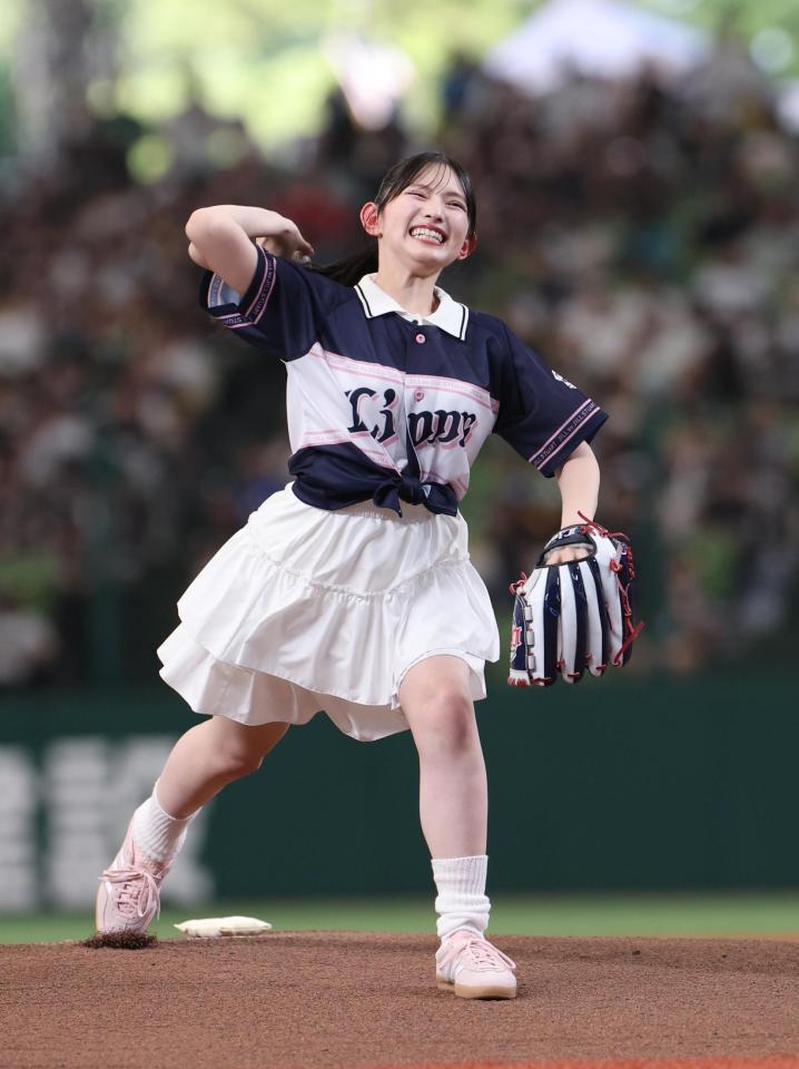 　セレモニアルピッチを務めた超ときめき♡宣伝部・菅田愛貴（撮影・佐々木彰尚）