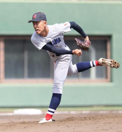 　力投する横浜・織田翔希（撮影・石井剣太郎）