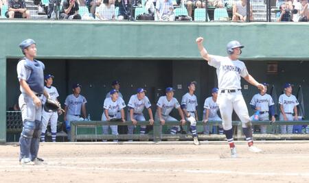 　サヨナラ負けした平塚学園ナイン（撮影・石井剣太郎）
