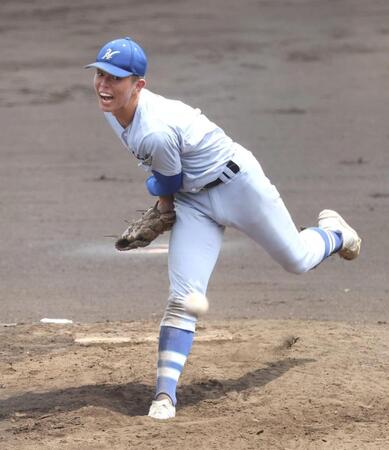 　先発し力投する平塚学園・石塚晃世（撮影・石井剣太郎）