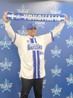 　入団会見に臨んだビシエド