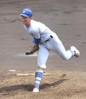 　先発し力投する平塚学園・石塚晃世（撮影・石井剣太郎）
