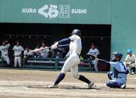 　同点本塁打を放った阪南大高・山田陸空