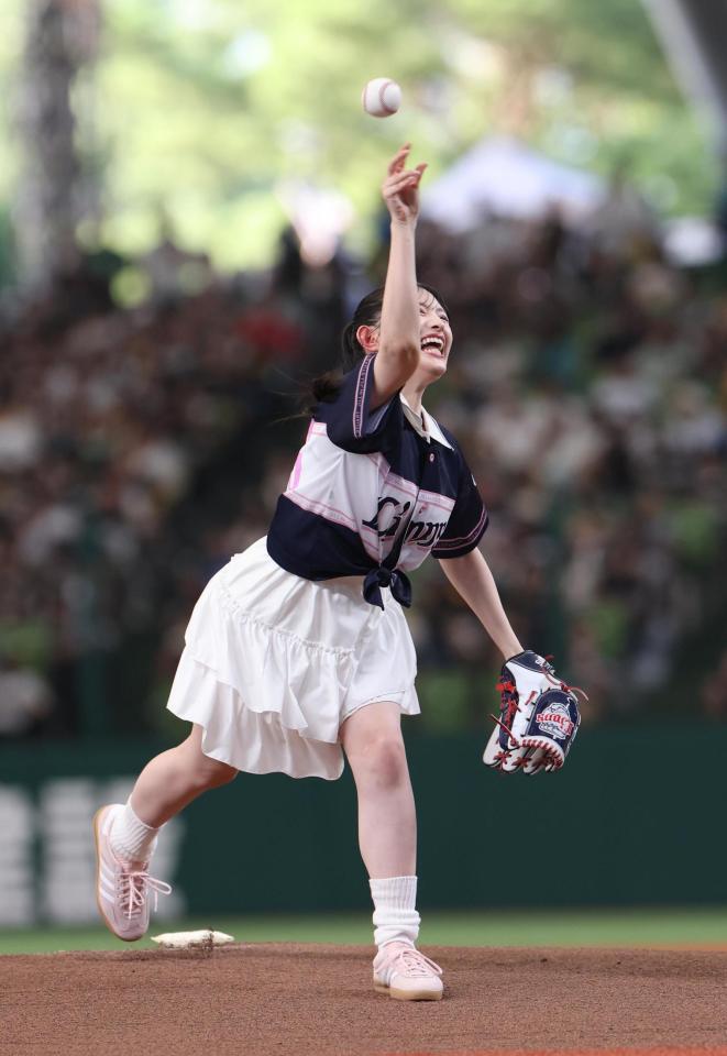 　セレモニアルピッチを務めた超ときめき♡宣伝部・菅田愛貴（撮影・佐々木彰尚）