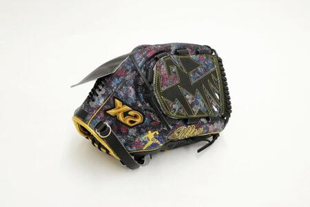 　九里が球宴で使用するグラブ（ザナックス社提供）