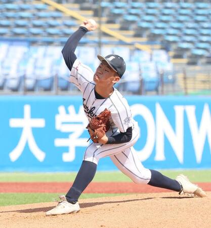 　先発し力投する岩倉・上原慶大（撮影・石井剣太郎）