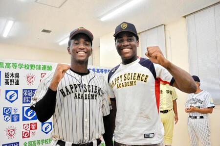 　プロ入りを目指すことを明言した幸福の科学学園・ユニオール（左）とエミール