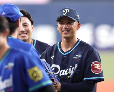 　試合前、談笑する宗山（右）＝撮影・北村雅宏