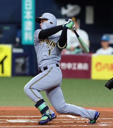 　１回、二塁打を放つ森下（撮影・北村雅宏）