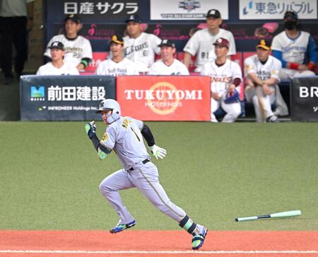 　１回、二塁打を放つ森下（撮影・飯室逸平）