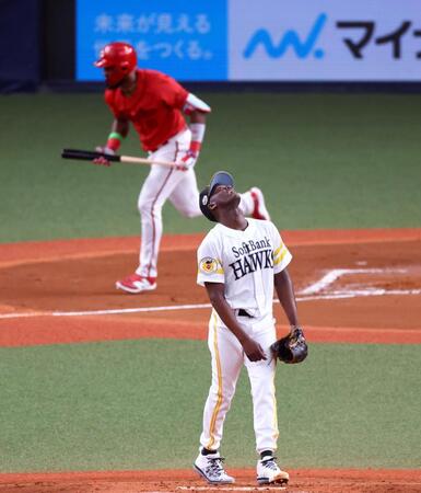 　４回、モイネロは右で投げファビアンを三飛に打ち取る（撮影・山口登）