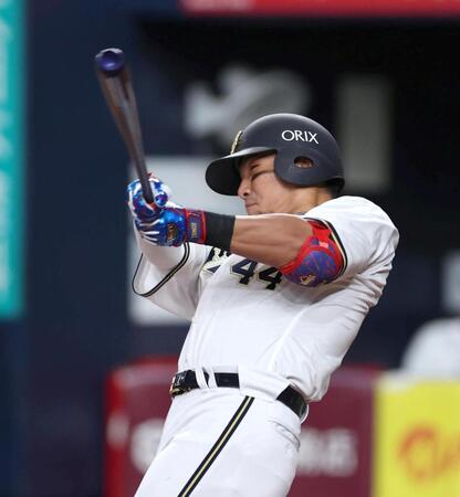 　３回、３ランを放つ頓宮（撮影・北村雅宏）