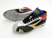 　九里が球宴で使用するスパイク（ザナックス社提供）