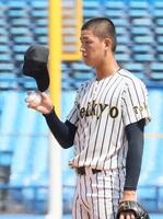 　２回、岩倉・河村柊希に先制２ランを許した帝京・黒木大地（撮影・石井剣太郎）