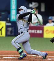 　１回、二塁打を放つ森下（撮影・北村雅宏）