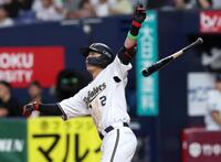 　７回、ソロを放つ若月（撮影・北村雅宏）