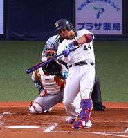 　３回、３ランを放つ頓宮（撮影・山口登）