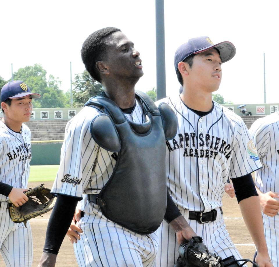 　準々決勝で敗れ悔しげな表情を見せる幸福の科学学園・ユニオール